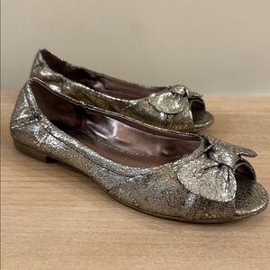 FRANCO SARTO Silver A Neighbor Plat Brush Open Toe Bow Flats Size 9M